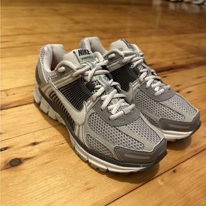 W Nike Zoom Vomero 5 Cobblestone Grey White FB8825-001 Women's 6.5